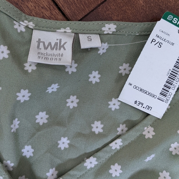 *NWT* Simons TWIK - Floral Cropped Button-Up Blouse - Picture 8 of 14